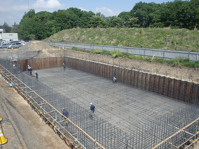 大型マンションの建設途中の様子